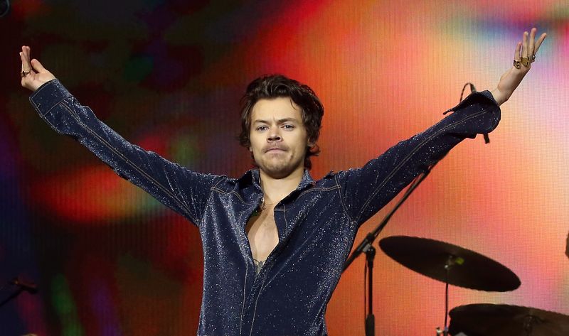 Harry Styles ha aiutato una fan a fare coming out con sua madre durante il suo concerto