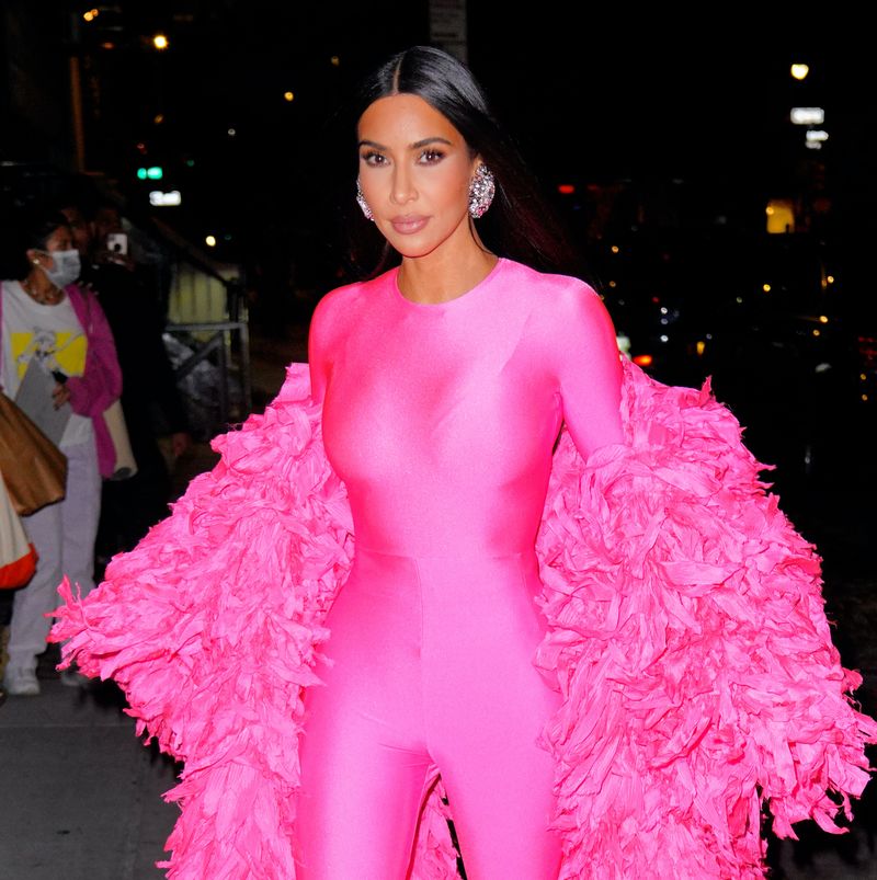 Kim Kardashian a tăiat o glumă despre acest membru al familiei din monologul ei SNL