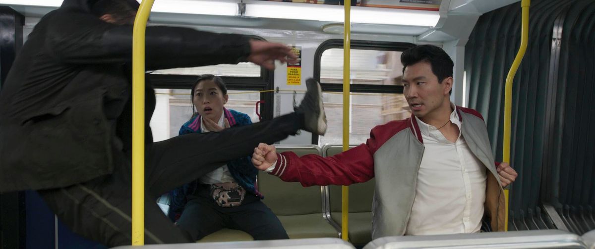 Shang-Chi kreditai pagerbia žmogų už nepamirštamos „Marvel“ scenos