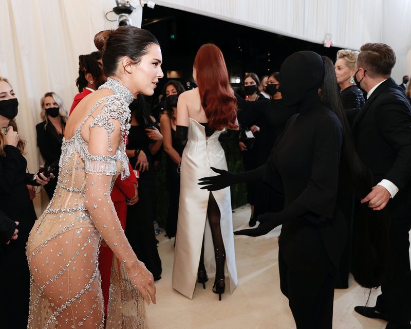 Kris Jenner hovorí, že Kim Kardashian nemohla vidieť ani dýchať vo svojom met gala oblečení