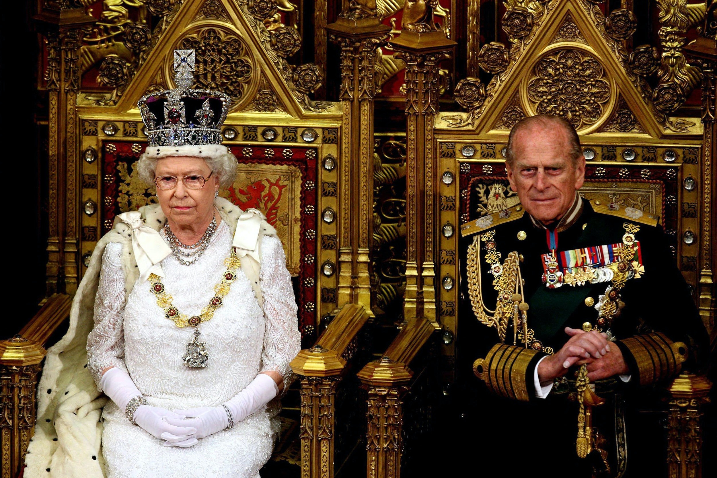 William, Harry & The Royals recuerdan sus mejores recuerdos del príncipe Felipe en un nuevo documental