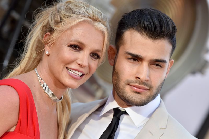 Britney Spears begrüßt einen Neuzugang mit Verlobter Sam Asghari