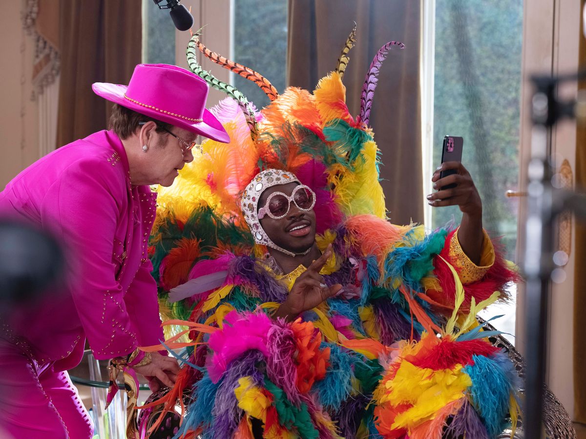 Lil Nas X ja Elton John käyvät kauppaa ikonisella ulkonäöllä ja keskustelevat oikeasta tavasta syödä perunoita