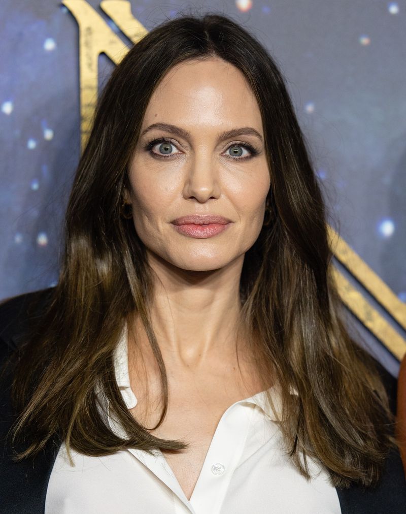 Angelina Jolie invocă cenzura LGBTQ+ pentru eternii ignoranți