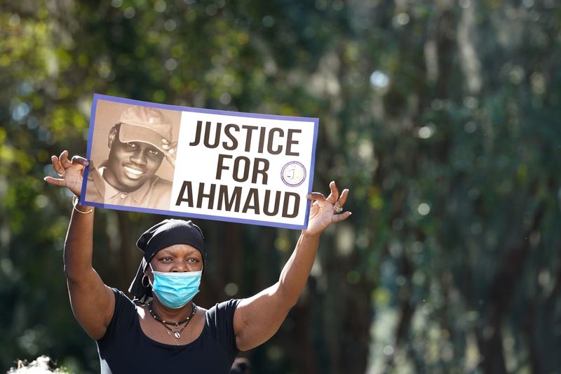 Ahmauda Arberija mamma, prezidents Baidens un slavenības reaģē uz viņa slepkavu vainīgajiem spriedumiem