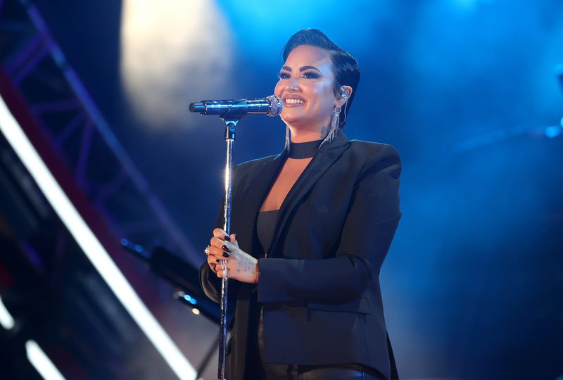 Η Demi Lovato αιφνιδίασε την οικογένειά της μετά το ντεμπούτο ενός νέου Buzzcut