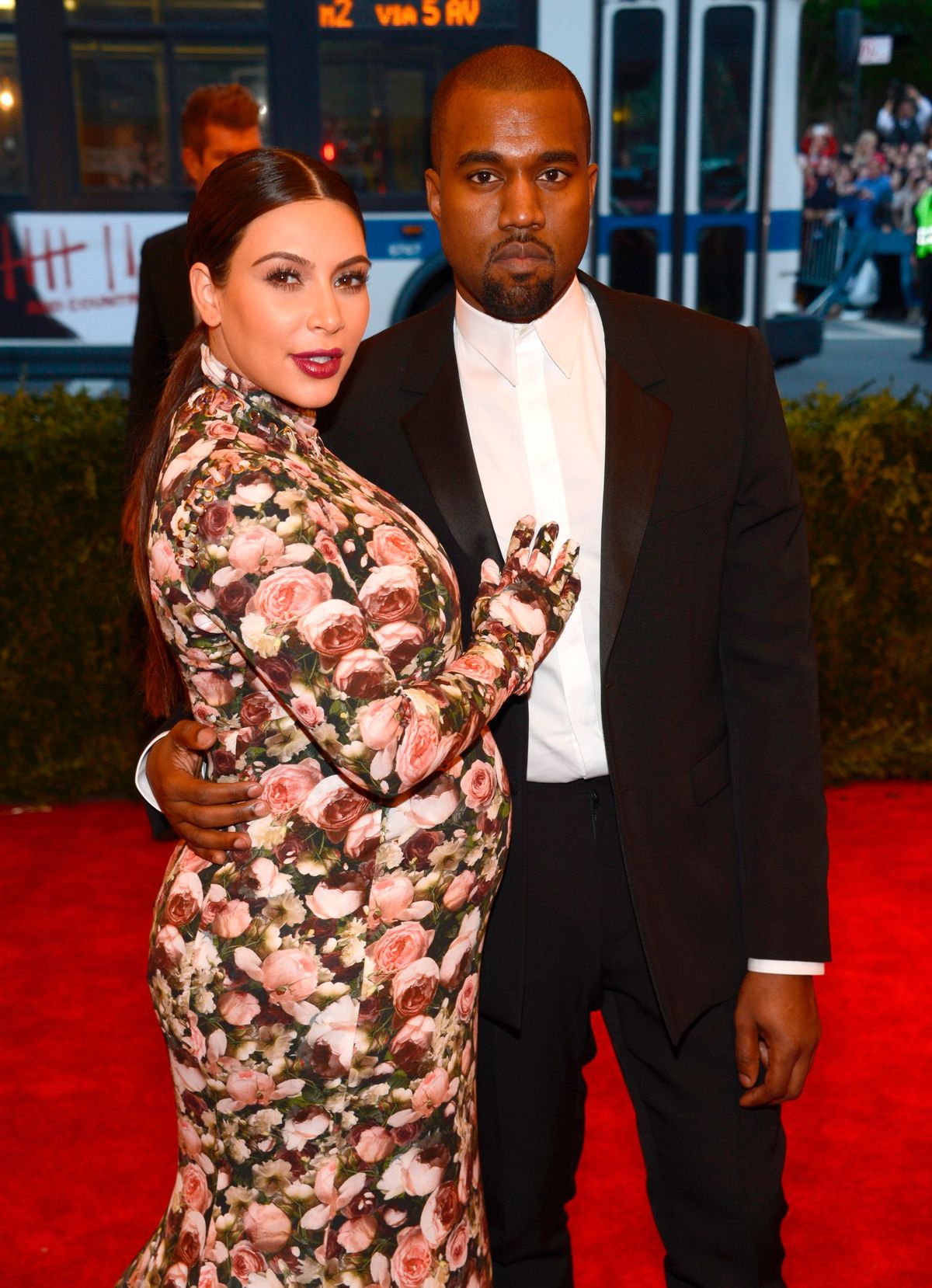 Kim Kardashian afferma che la gravidanza ha messo a dura prova la sua autostima