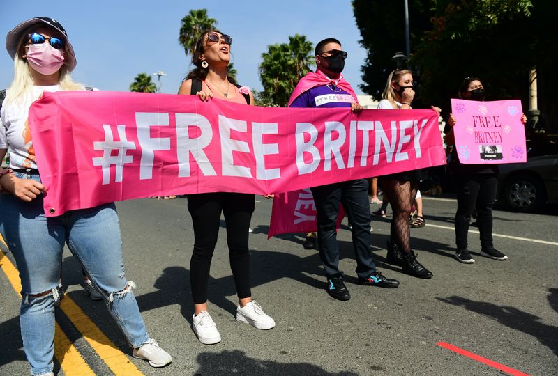 Britney Spears on vapaa, kun tuomari juuri päätti hänen konservatoriokautensa