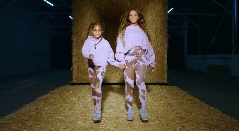 Beyoncé compartió un raro vistazo de Rumi y Sir en su nuevo anuncio de Ivy Park