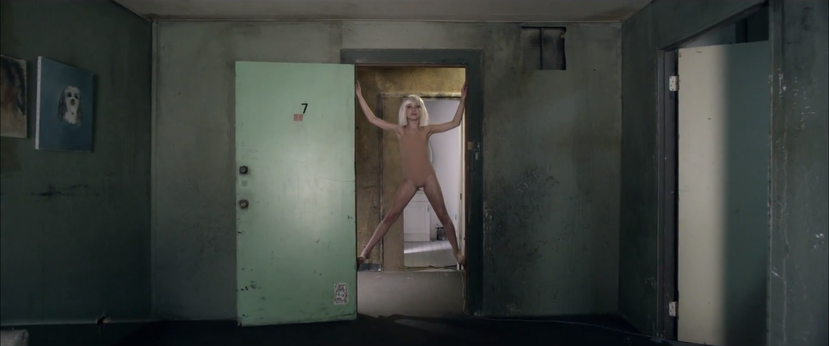 „Sia“ muzikinį vaizdo klipą „Chandelier“ būtina pamatyti