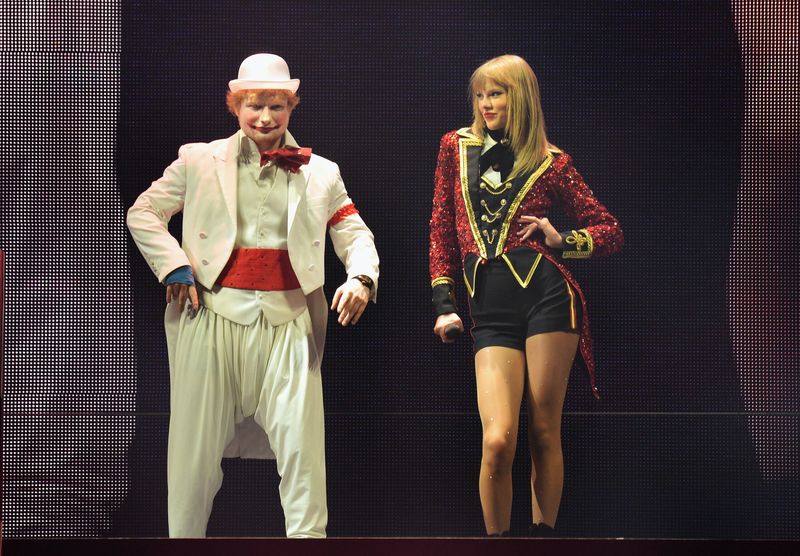 La cronología de la amistad de Taylor Swift y Ed Sheeran continúa con la ejecución de una nueva canción