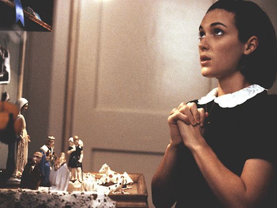 11 des meilleures tenues des années 90 de Winona Ryder