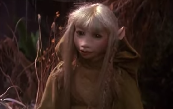 Channel Gelfling Kira je éterický, elfinský štýl