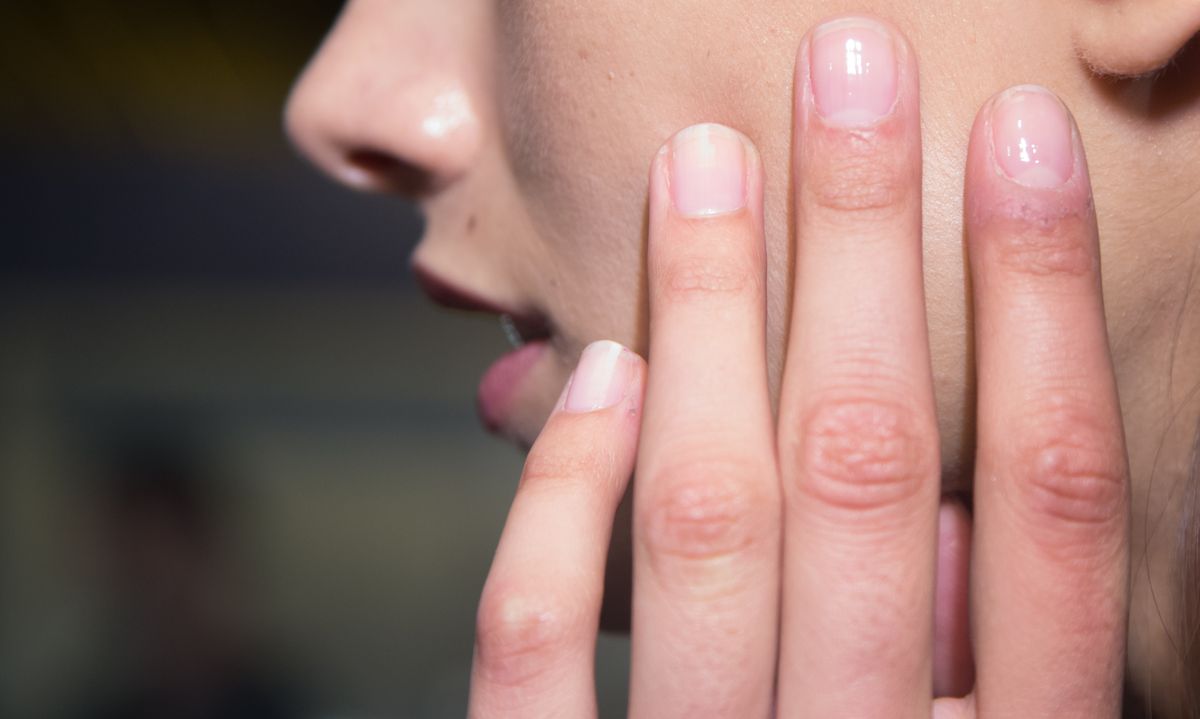 Estos hábitos hacen que los lechos de uñas sean más cortos