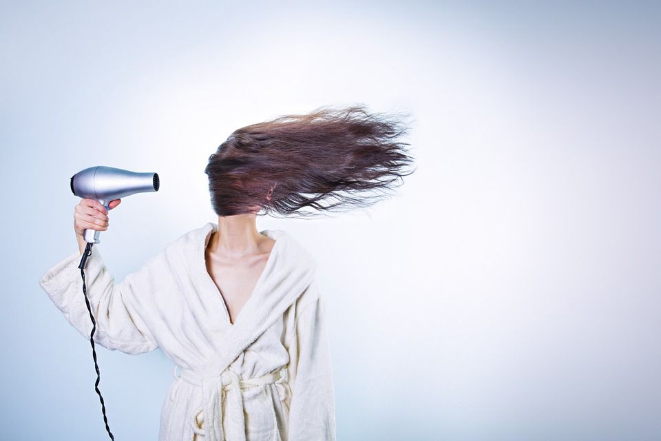 Kā nomocīt matus ar minimālu kaitējumu