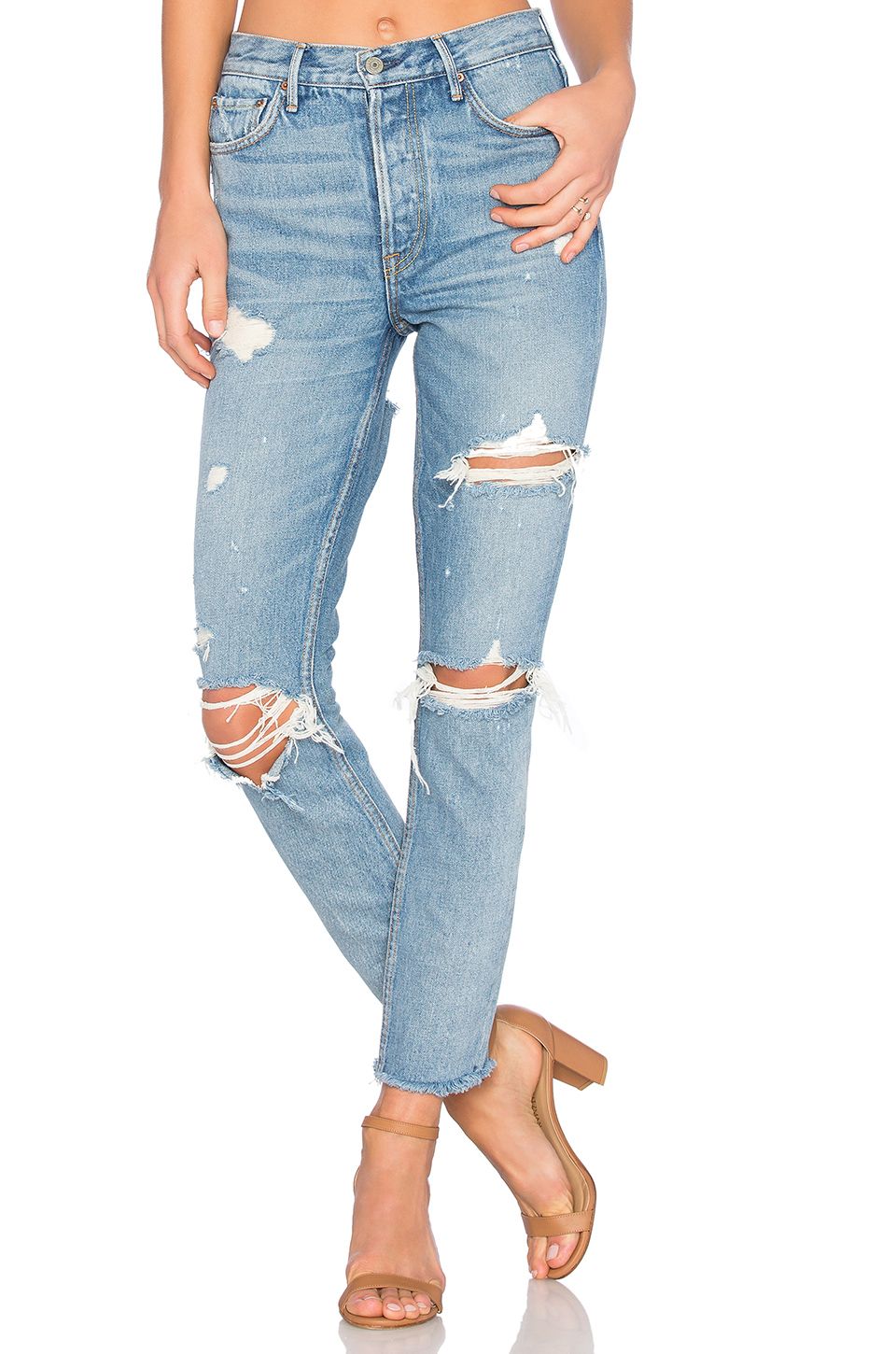 He aquí cómo conseguir el look de jeans rotos de Kylie