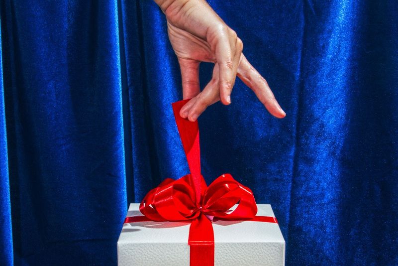 Идеи за празнични подаръци с надеждна верига за доставки за всеки в живота ви