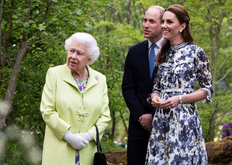Kate Middletons første julegave til dronningen er bedre enn sunn