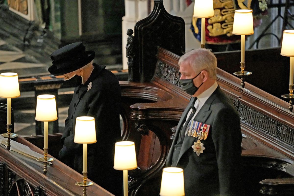 La reina Isabel eligió un broche especial para el funeral del príncipe Felipe