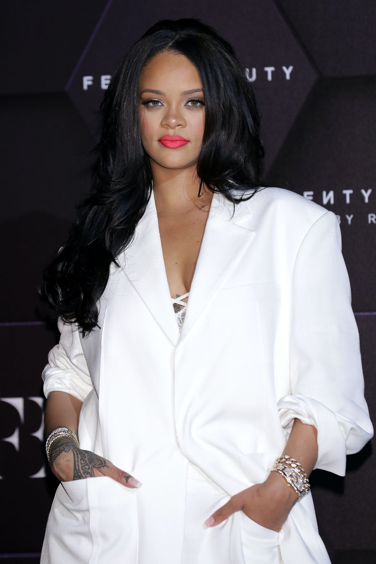 Tutto quello che sappiamo finora sulla linea di capelli Fenty segnalata da Rihanna
