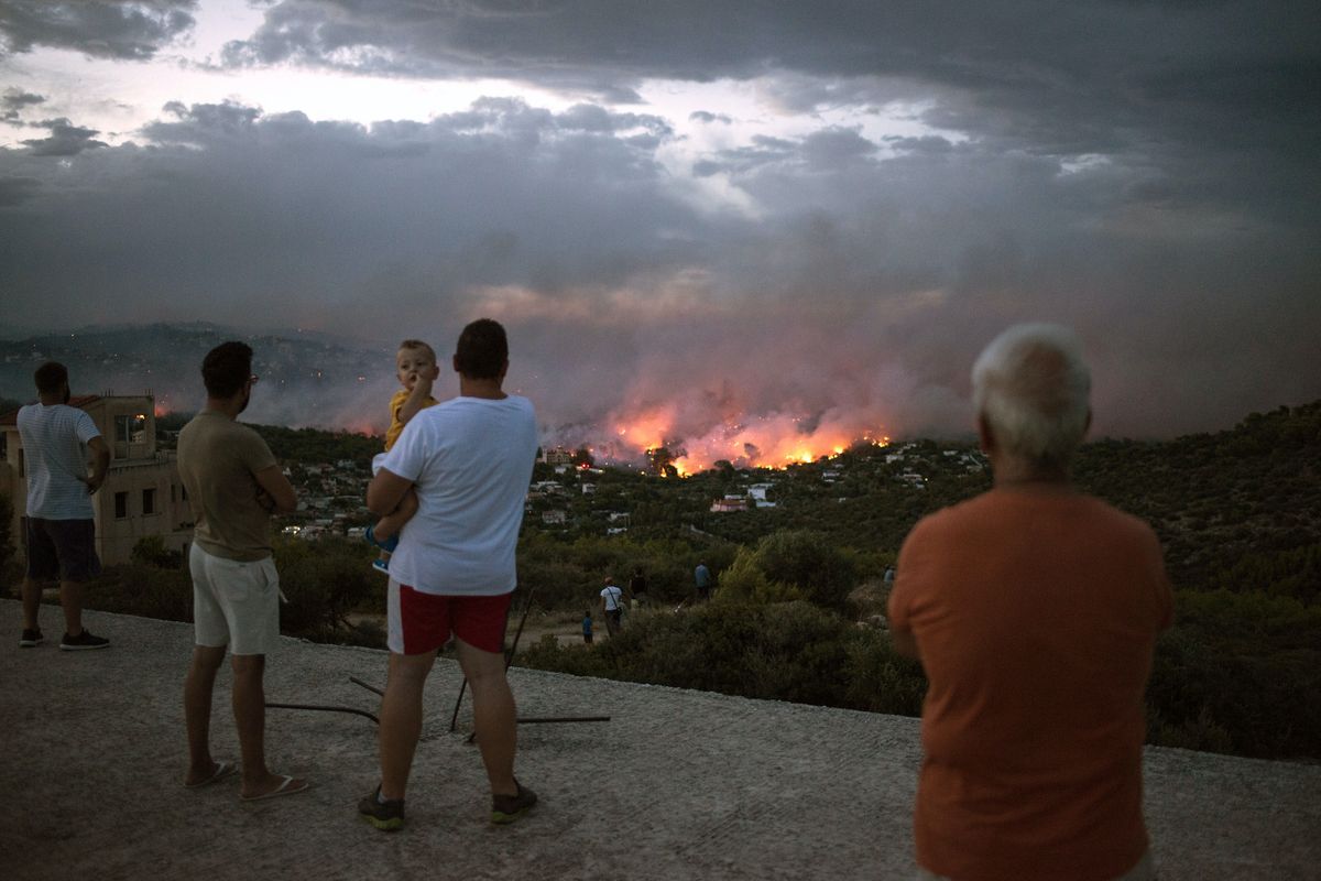 Как да подкрепим усилията за справяне с горските пожари в Турция и Гърция