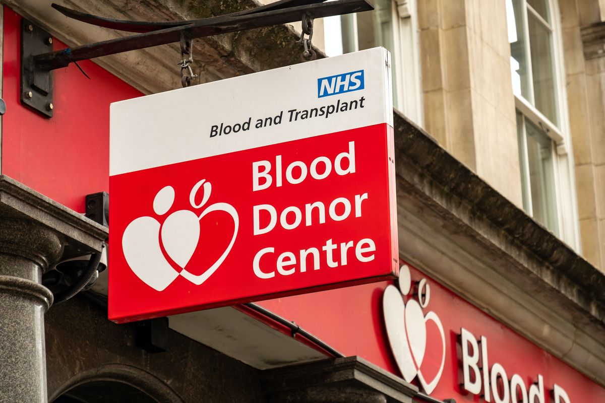 In Inghilterra, la donazione di sangue è ancora limitata per i neri