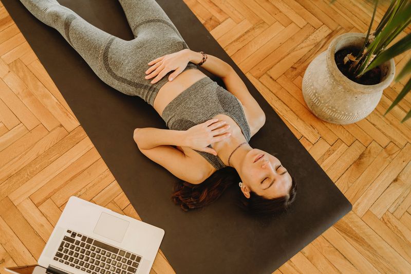 Запознайте се с йога практиката, която ви помага да заспите